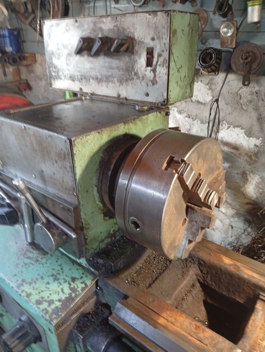 Продаю токарний станок ИТ-1 М

Верстат справний, зап