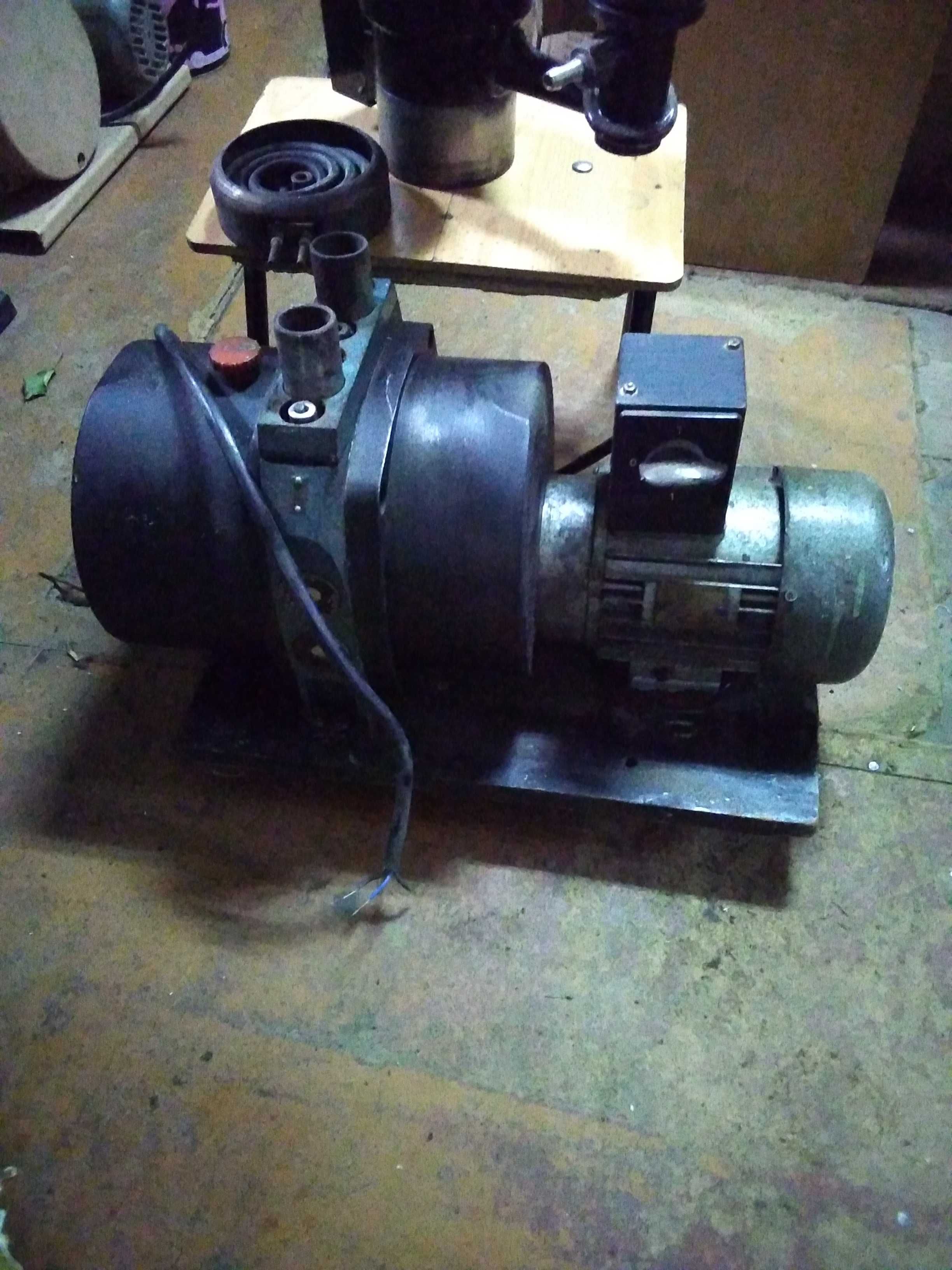 Pompa rotacyjna  30 używana , próżniowa