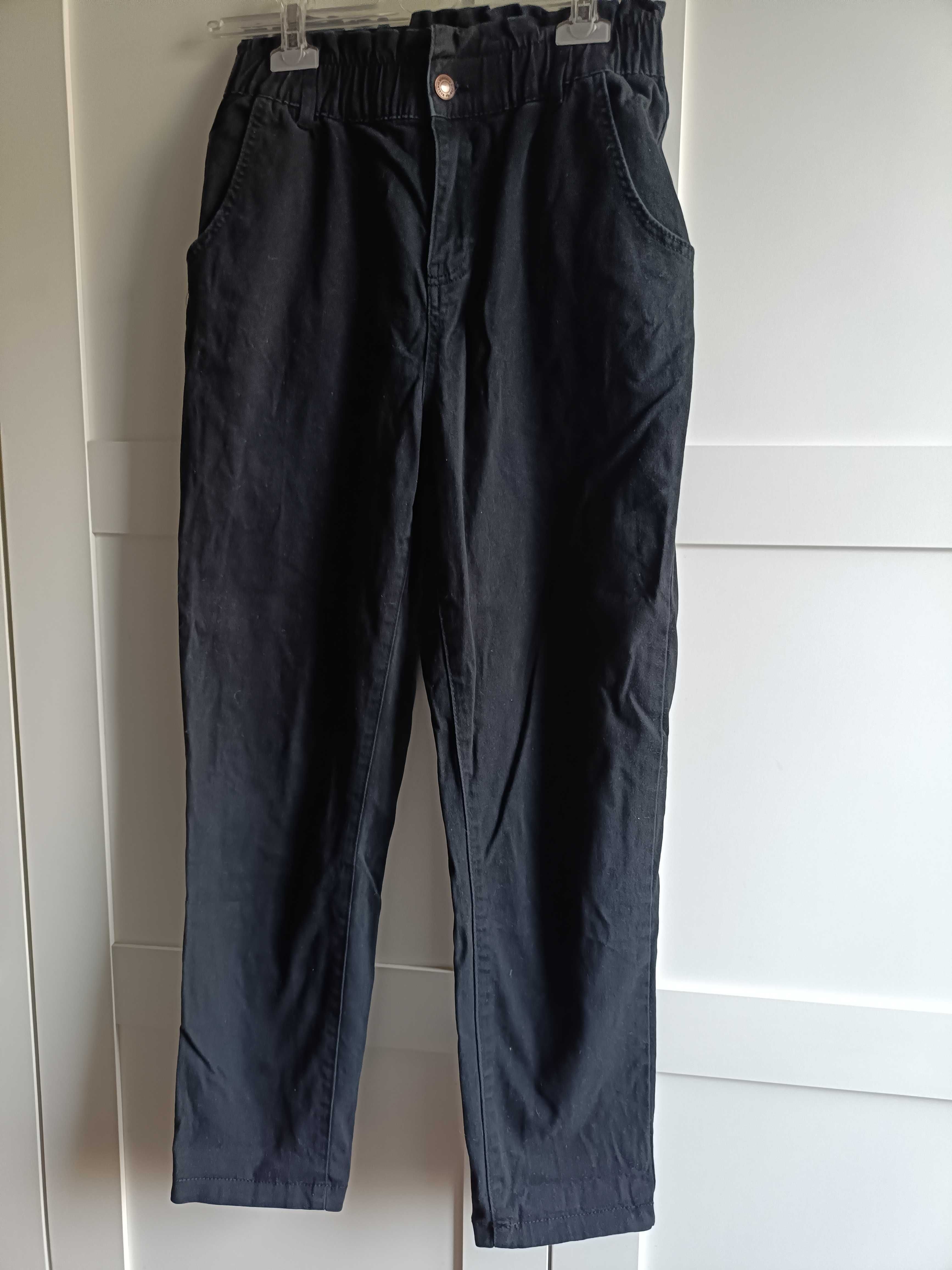 Czarne spodnie jeansowe Reserved S paperbag