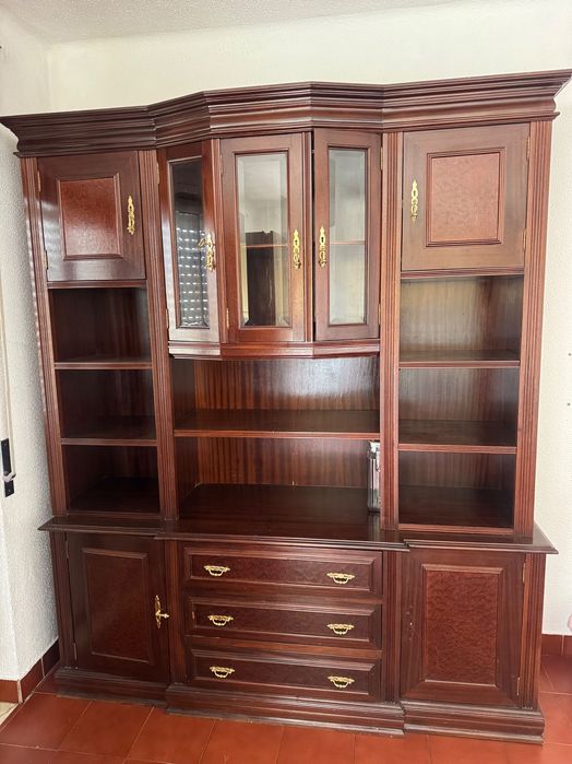 Estante em madeira massiça super bem conservada