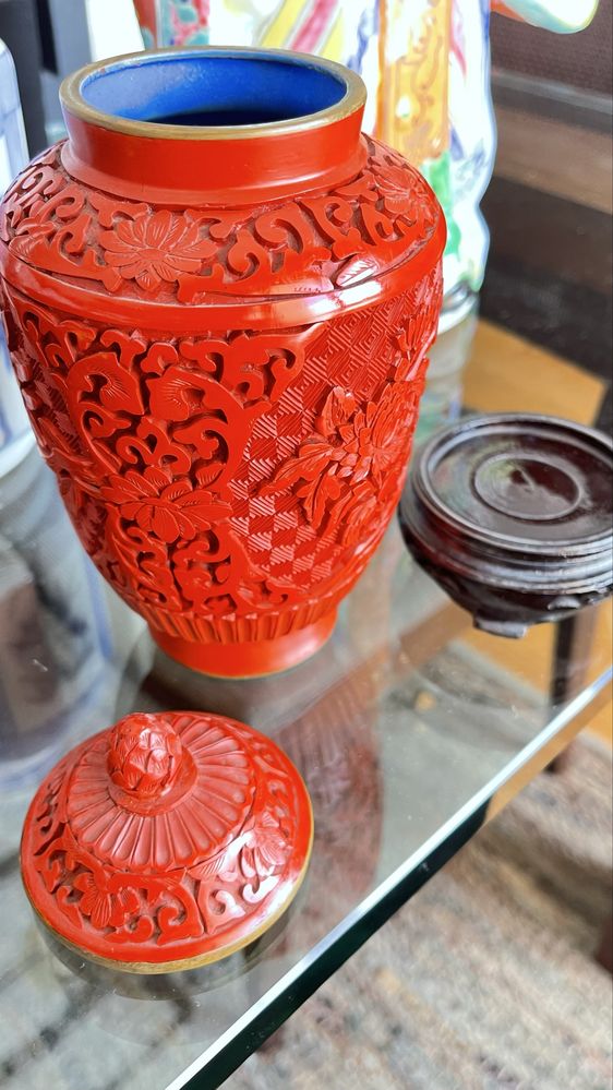 Pote chines em Cinnabar lacada