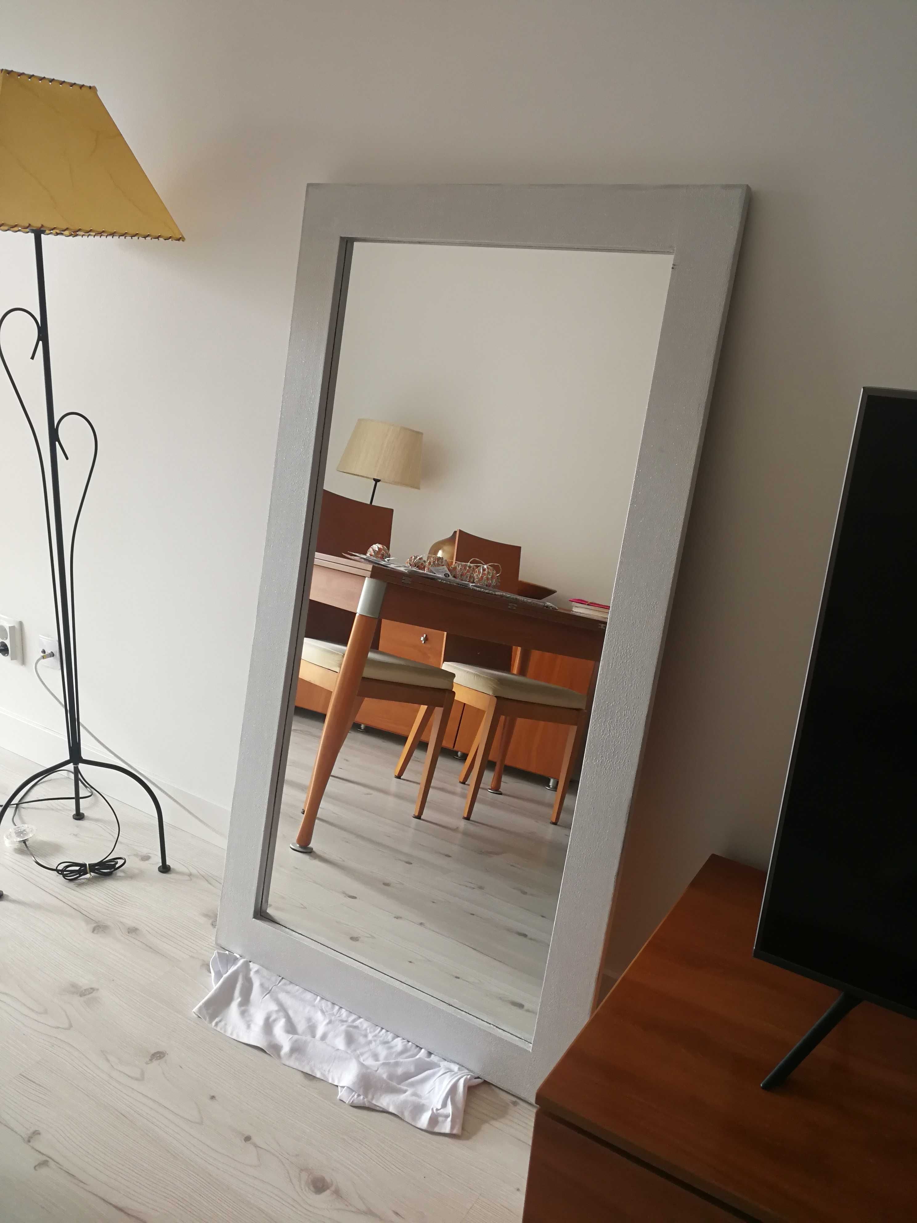 Espelho com moldura em madeira - pintada de cinza
