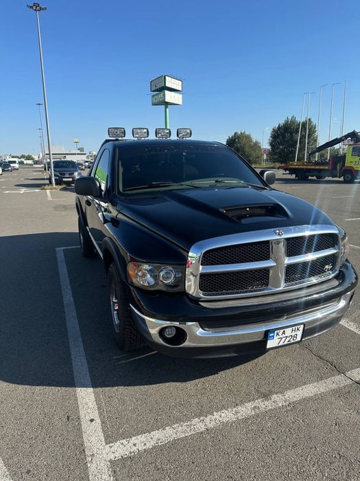 Dodge RAM 1500 Чорний