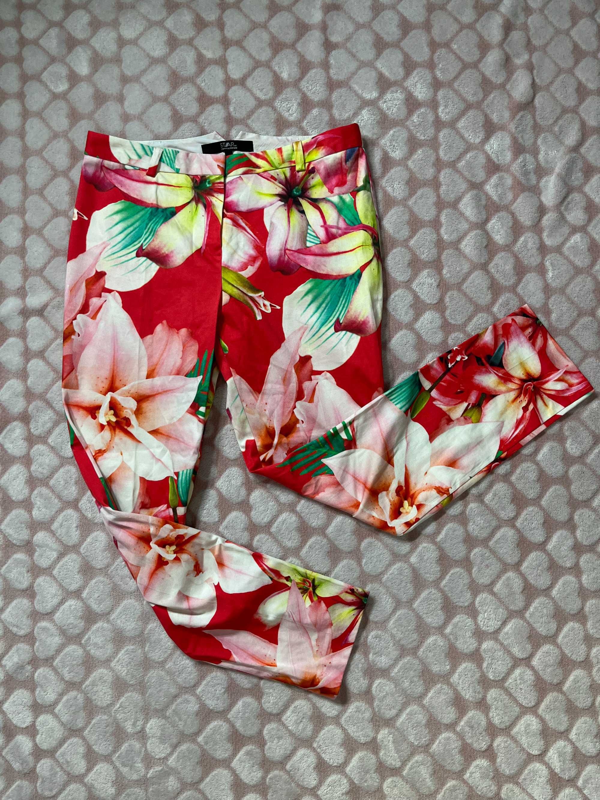 Spodnie w kwiaty marki Julien Macdonald w rozmiarze 40 L