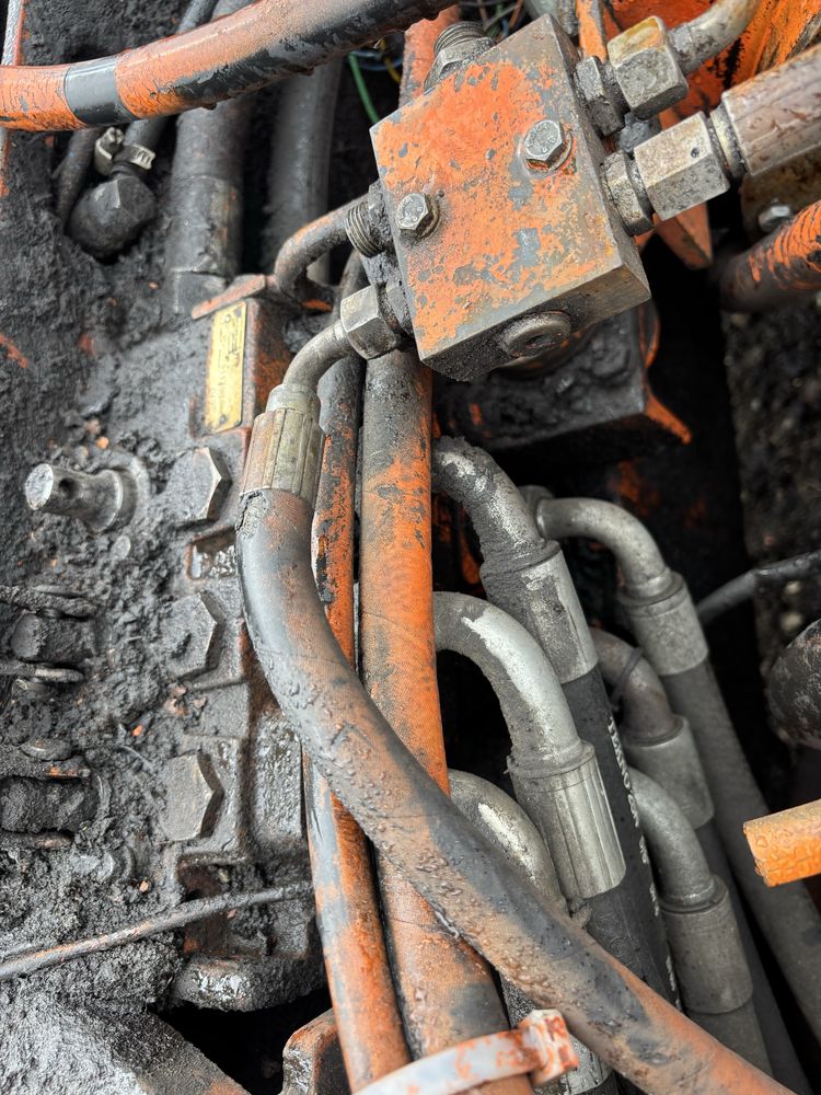 Rozdzielacz hydrauliczny Schaeff SKB SKL 3 sekcje