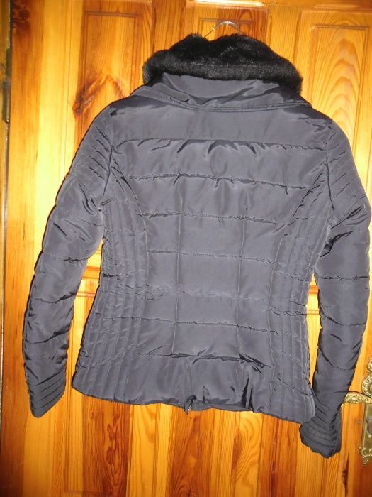 czarna kurtka z futerkiem roz.36 biust 100cm