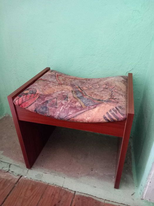 Banco Folheado e Estofado