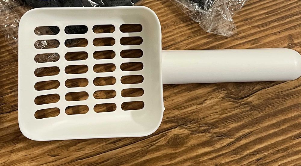 Duża, kryta kuweta dla kota