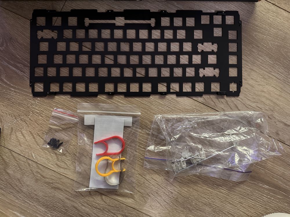 Teclado Mecanico Glorious GMMK PRO 75% ANSI - com upgrades/acessorios
