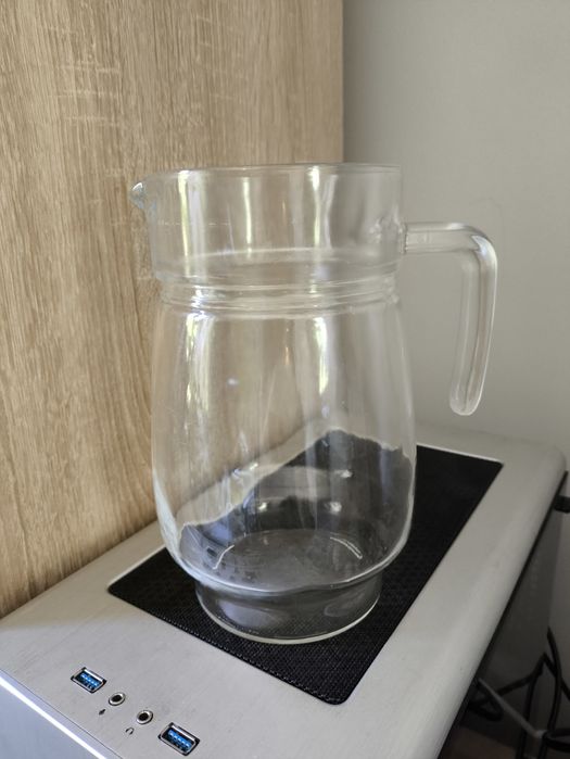 Dzbanek szklany do soków i napojów