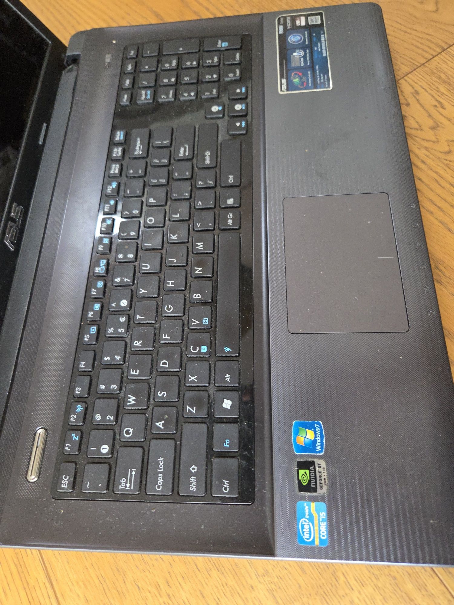 Asus K95V seria R900 uszkodzona obudowa