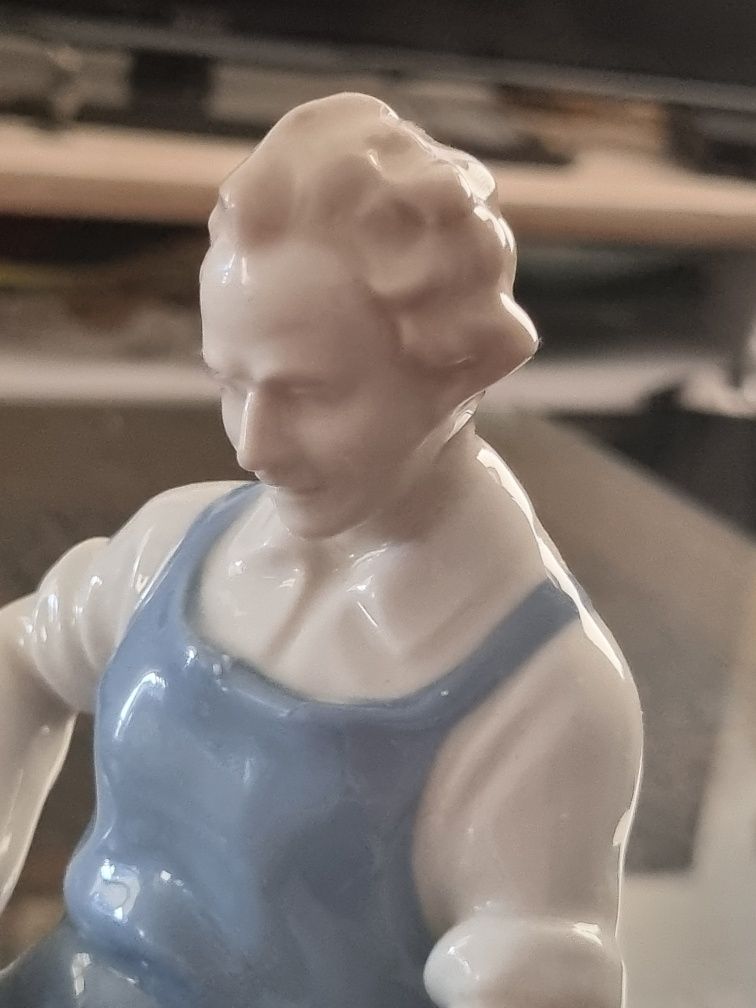 Duża Porcelanowa figurka/szewc