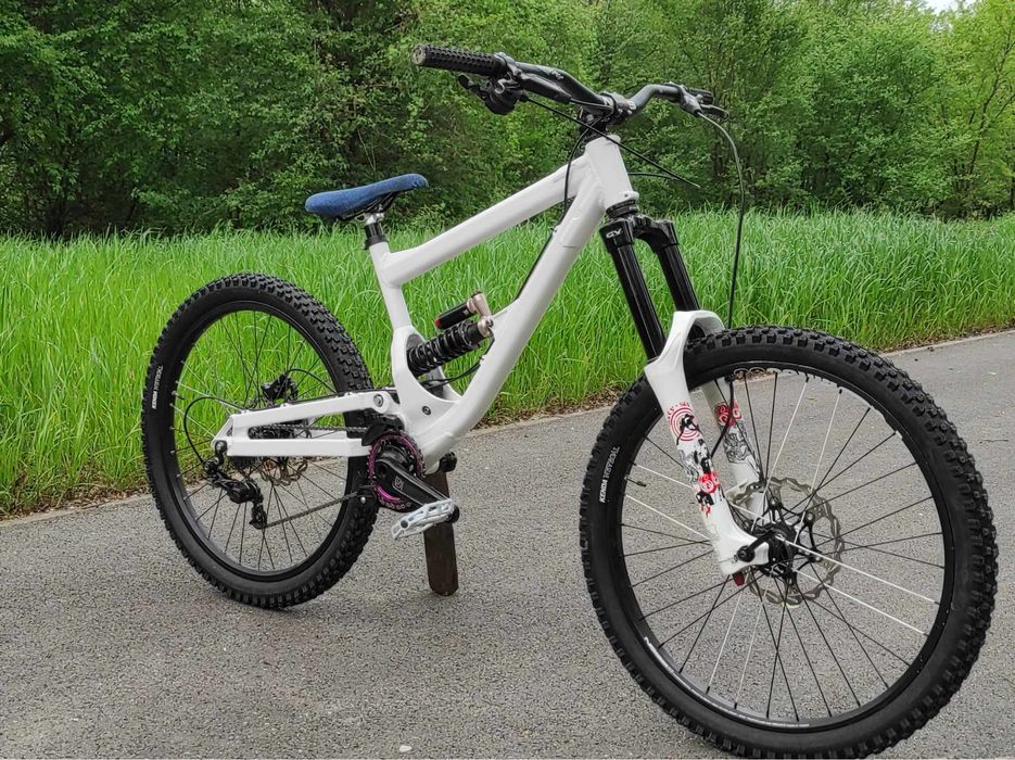 Rower downhill Commencal Supreme v2