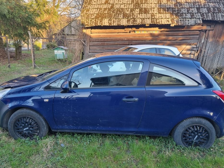 Opel corsa D 1.0 Lpg Uszkodzona