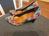 Buty rozmiar 39 na obcasie w kwiatowy print