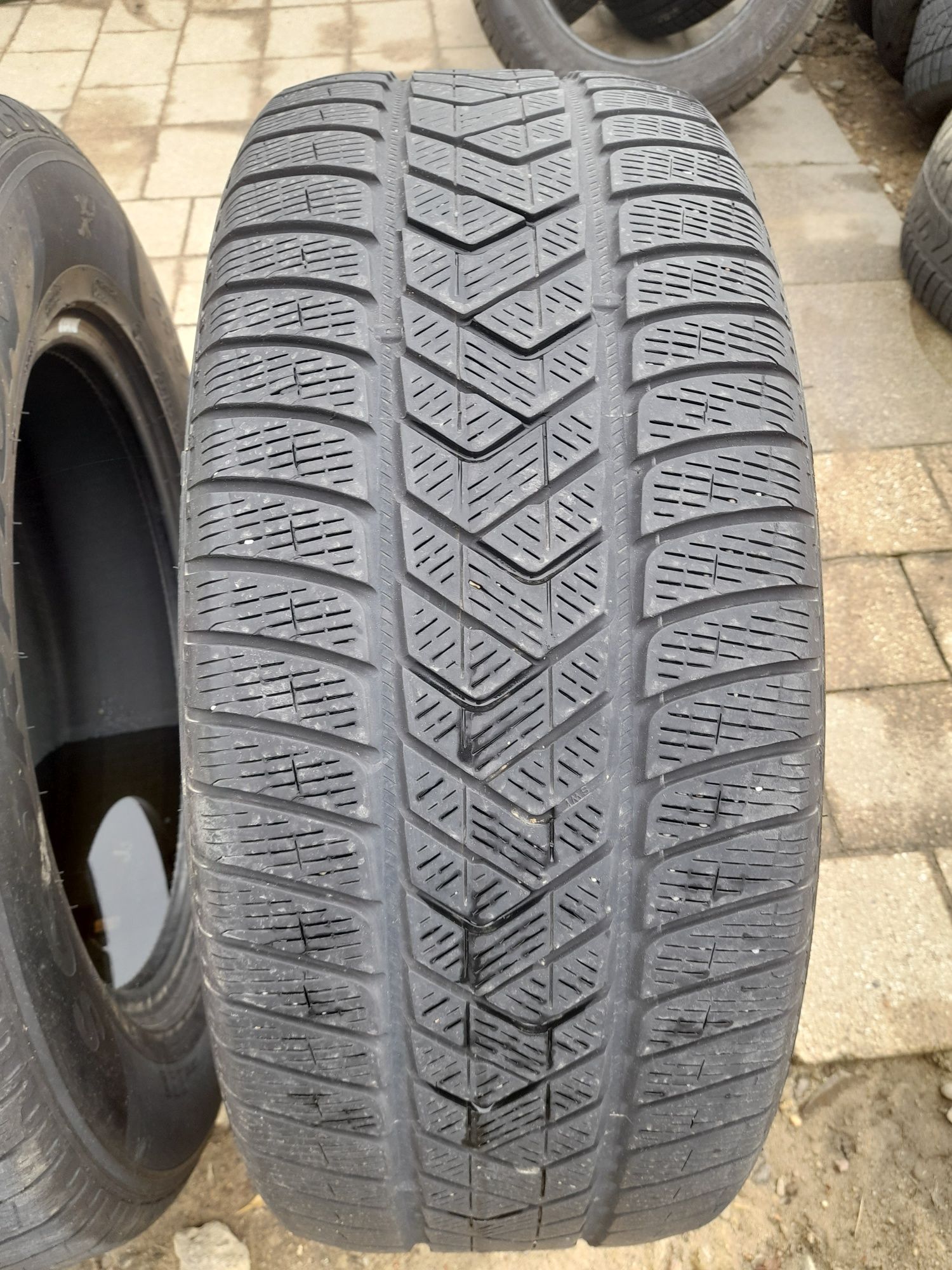 Opony zimowe Pirelli scorpion 255 60 r18