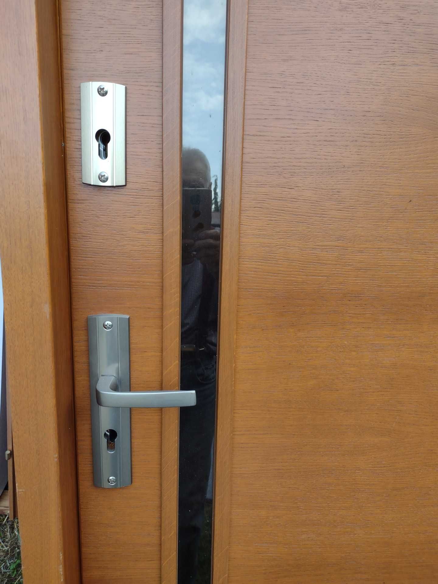 Drzwi zewnętrzne do mieszkania /domu