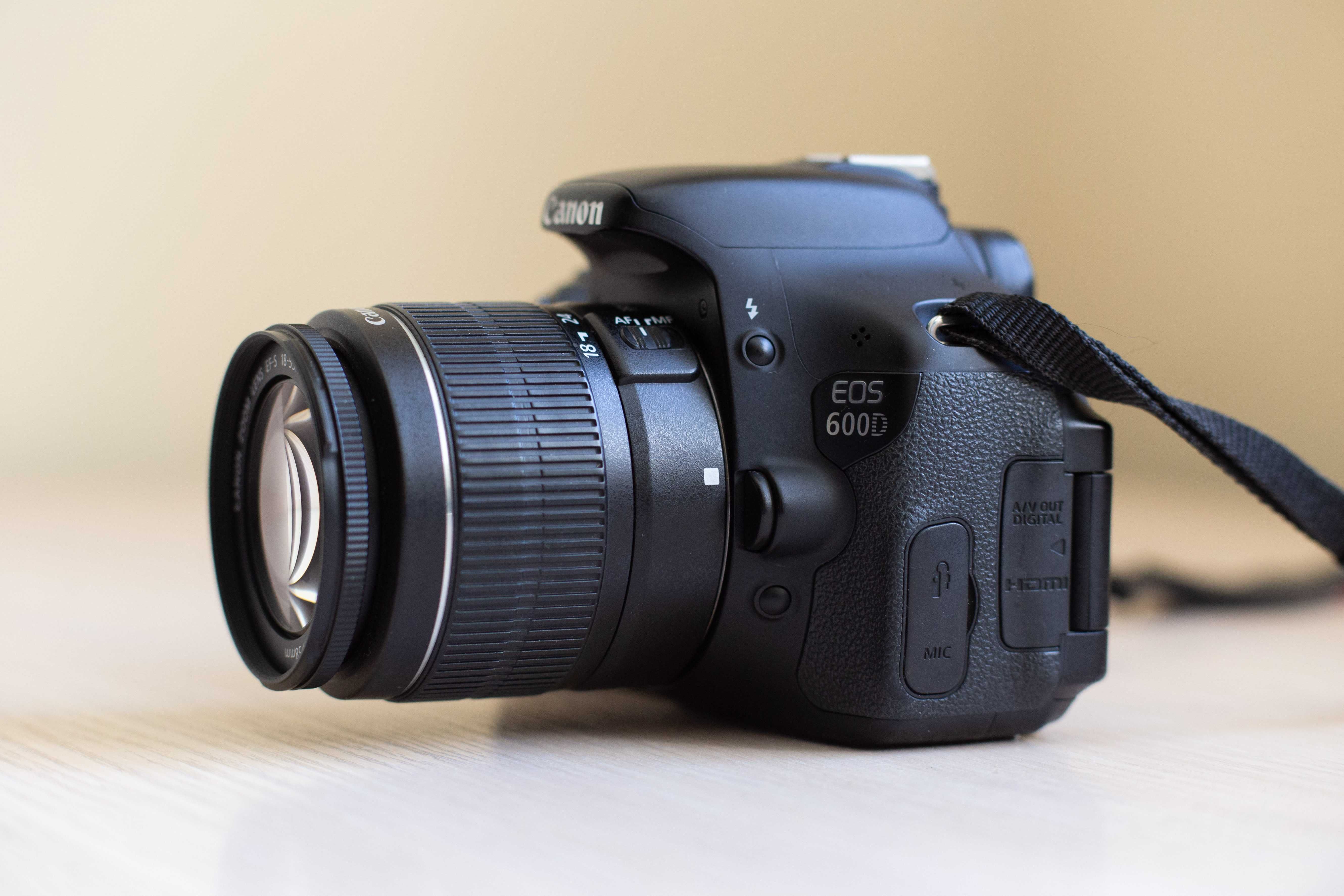Canon 600d + 18-55mm + 50mm 1.8 II + сумка + флешка