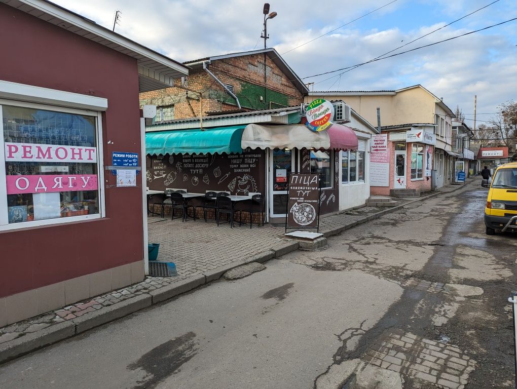 Приміщення з повним обладнанням для бізнесу.