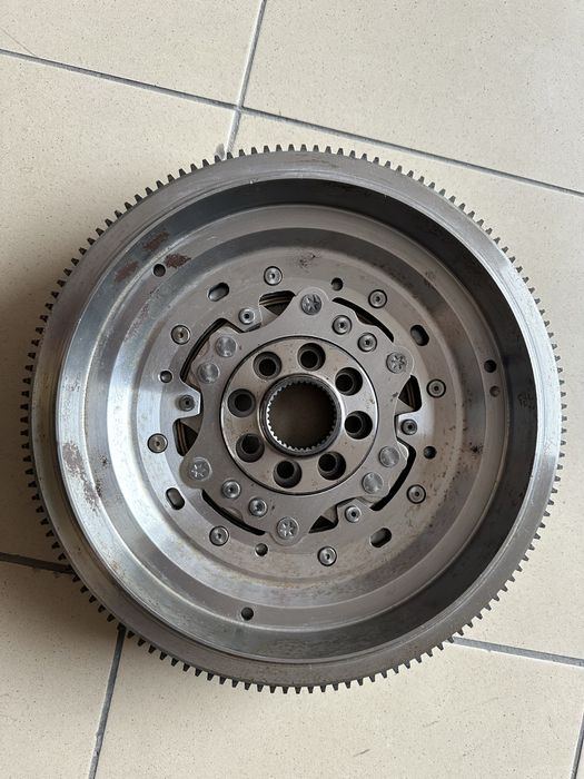 Демфер маховик vw t5 t6 multivan caravelle 06J105266AR