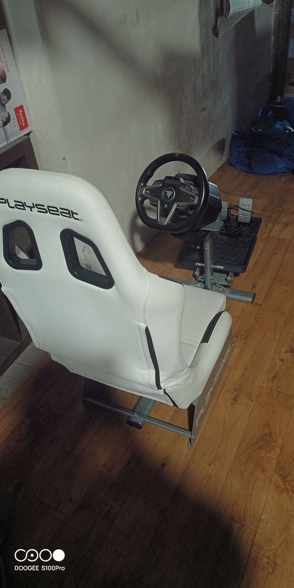 Kopletny zestaw Thrustmaster T248x z kierownicą,stalezem i fotelem
