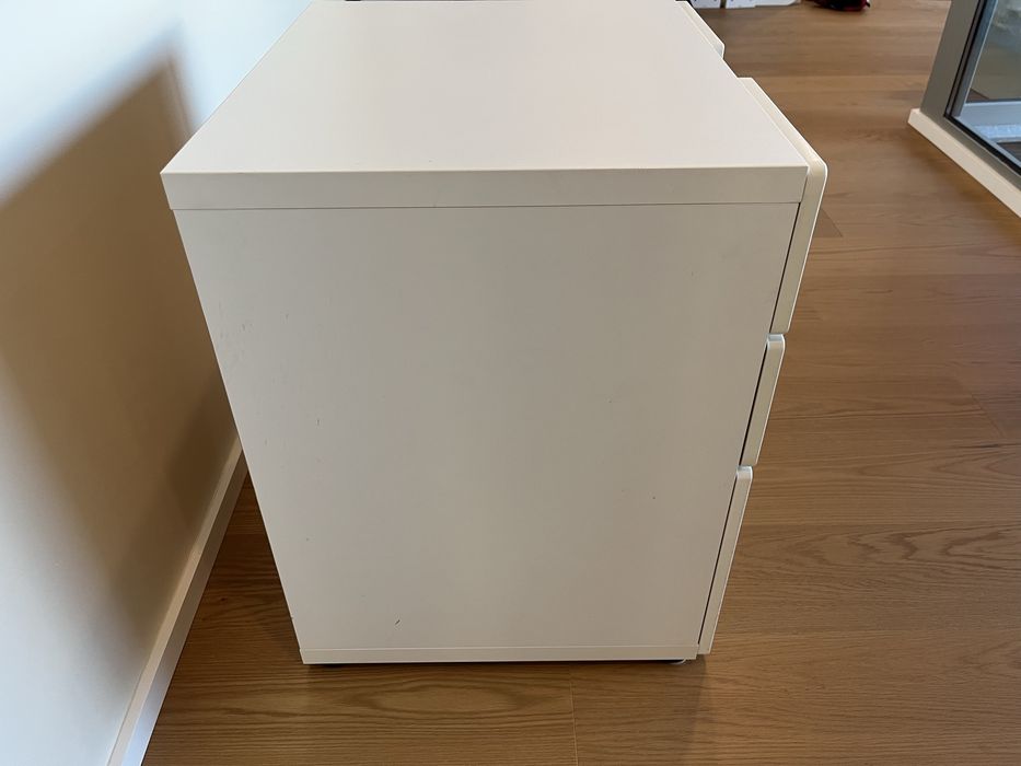 Mesa de cabeceira/armario baixo Ikea Stuva OPTIMO ESTADO.