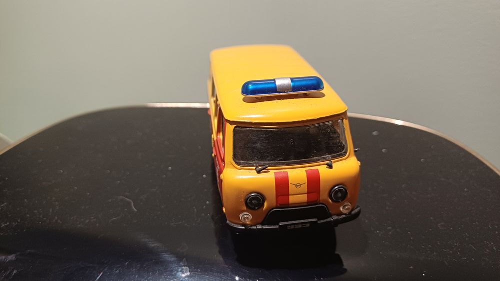 1/43 Scale AGS04 Russian UAZ-3909 Van (Emergency Gas Service) Orange/R