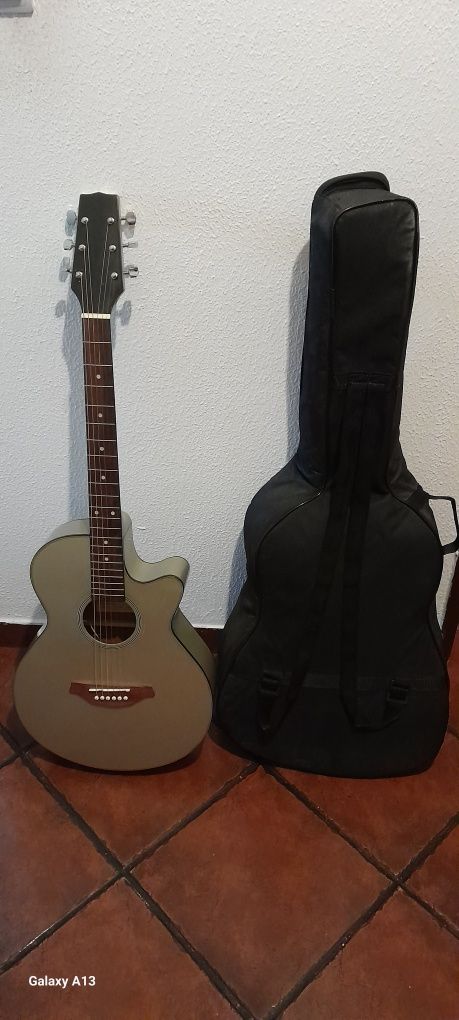 Vendo esse violão phoenix