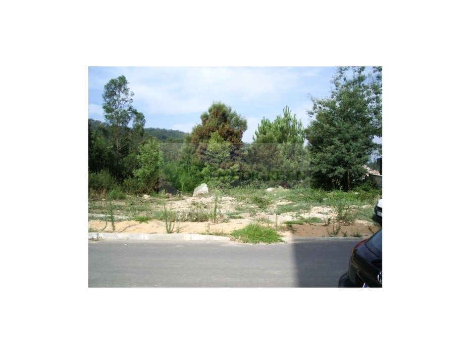 Lote De Terreno Com Viabilidade De Construção Junto Ao Centro De Se...