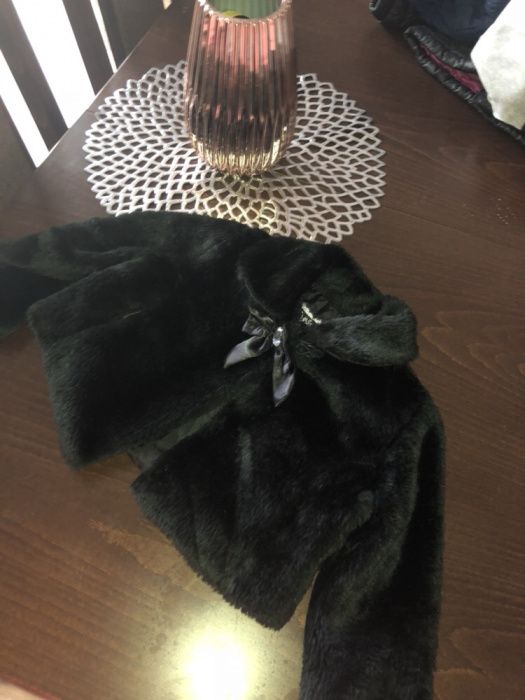 Śliczny płaszczyk bolerko futerko elegancki 3 lata kurtka