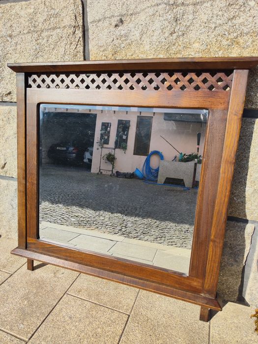 Venda de espelho com moldura em madeira de castanho