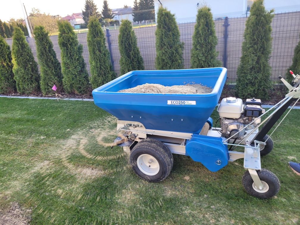 Wynajem Aeratora Aerator tłokowy, rurkowy Aeracja trawników piaskowani