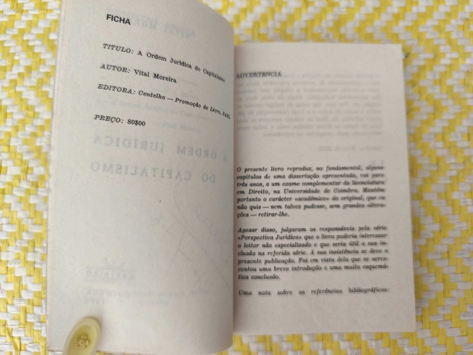 A ordem jurídica do capitalismo . 
Vital Moreira