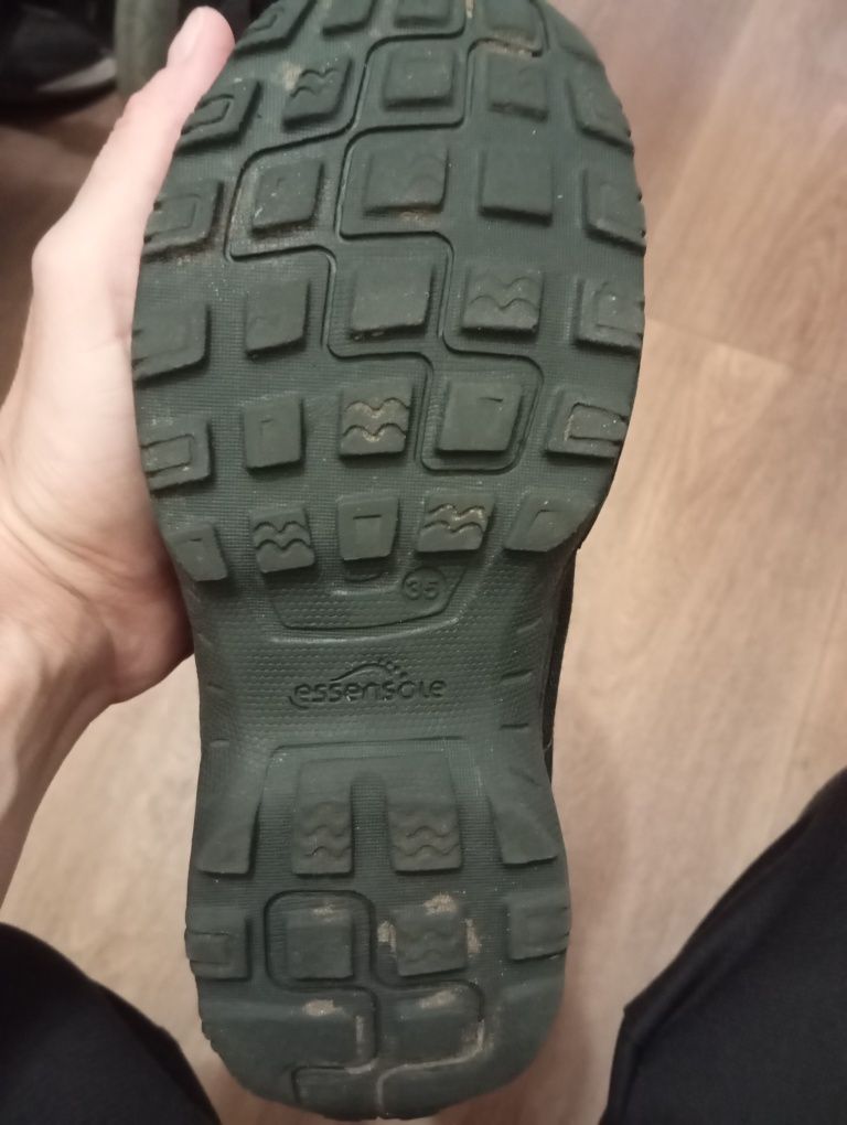 Продам зимние ботинки