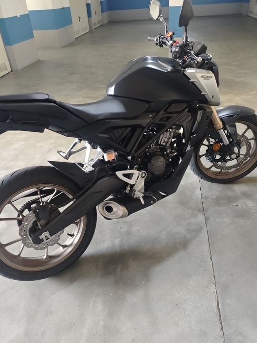 Honda CB125R como nova