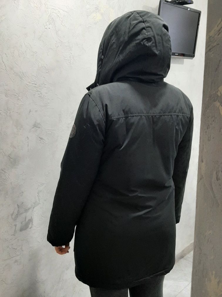 Черная зимняя женская куртка новая L