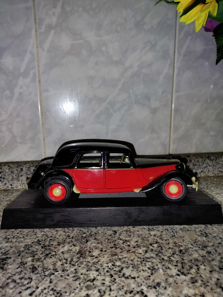 Miniatura Maisto Carro Citroën 15cv 6cyl (1952) raro