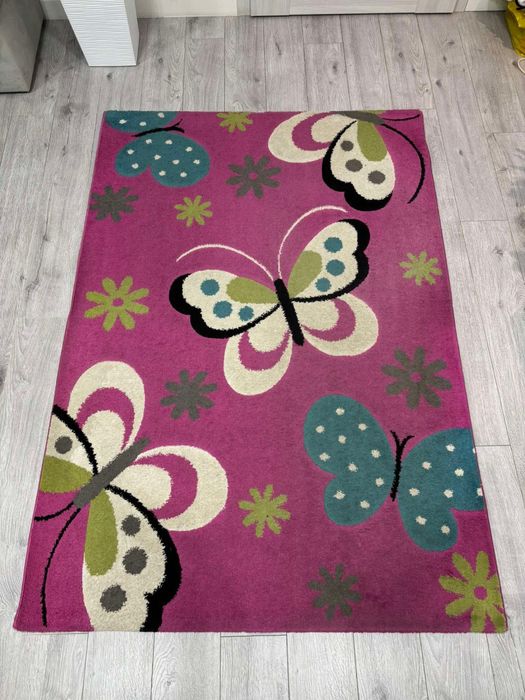 Dywan 120x170cm różowy w motyle