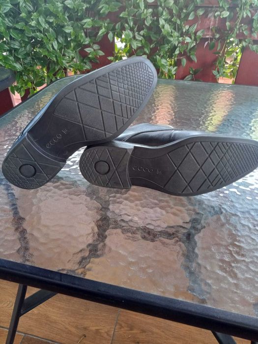Buty firmy Ecco skóra rozmiar 44 półbuty