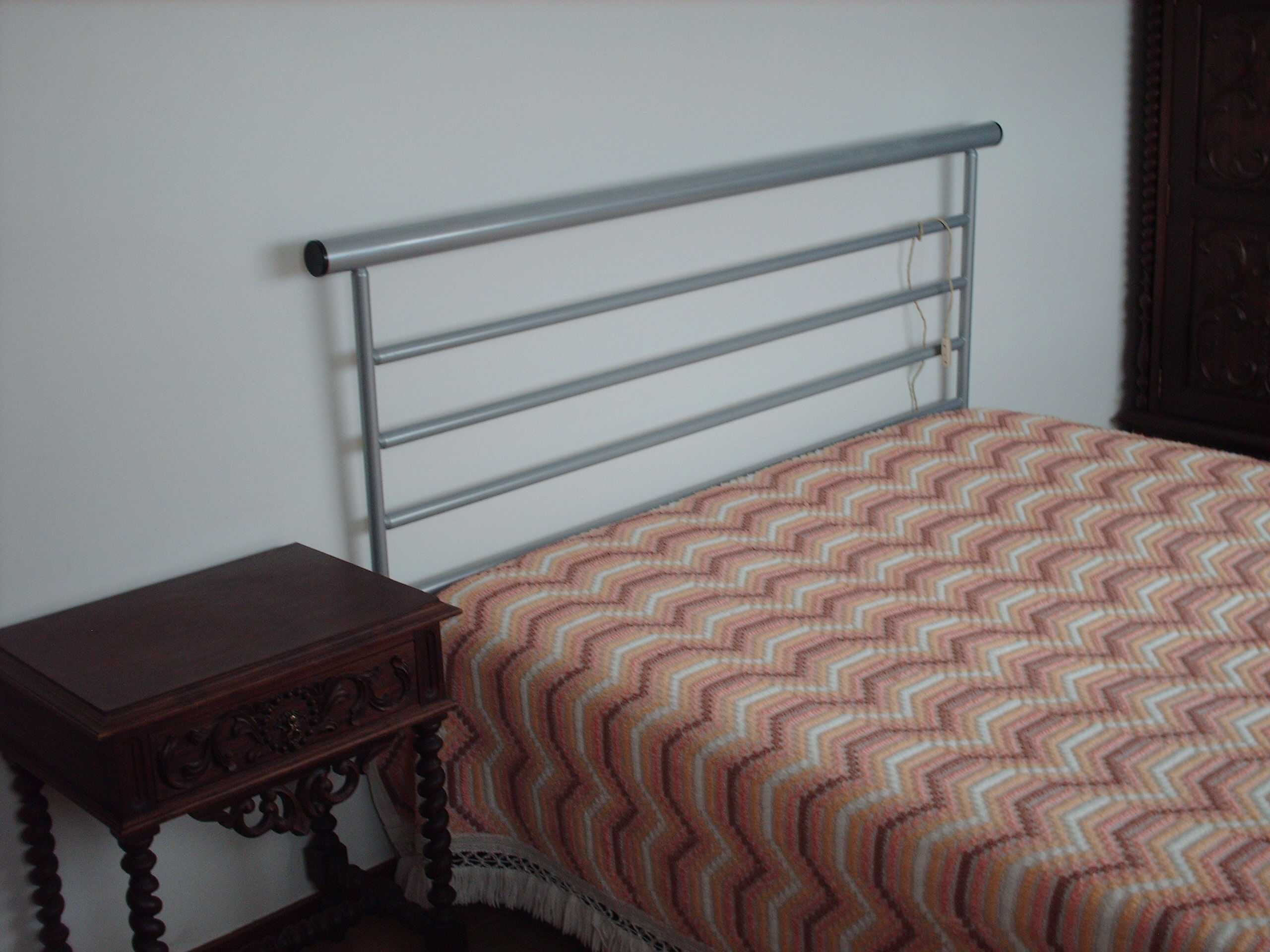 Quarto grande junto ao C. Comercial Alma