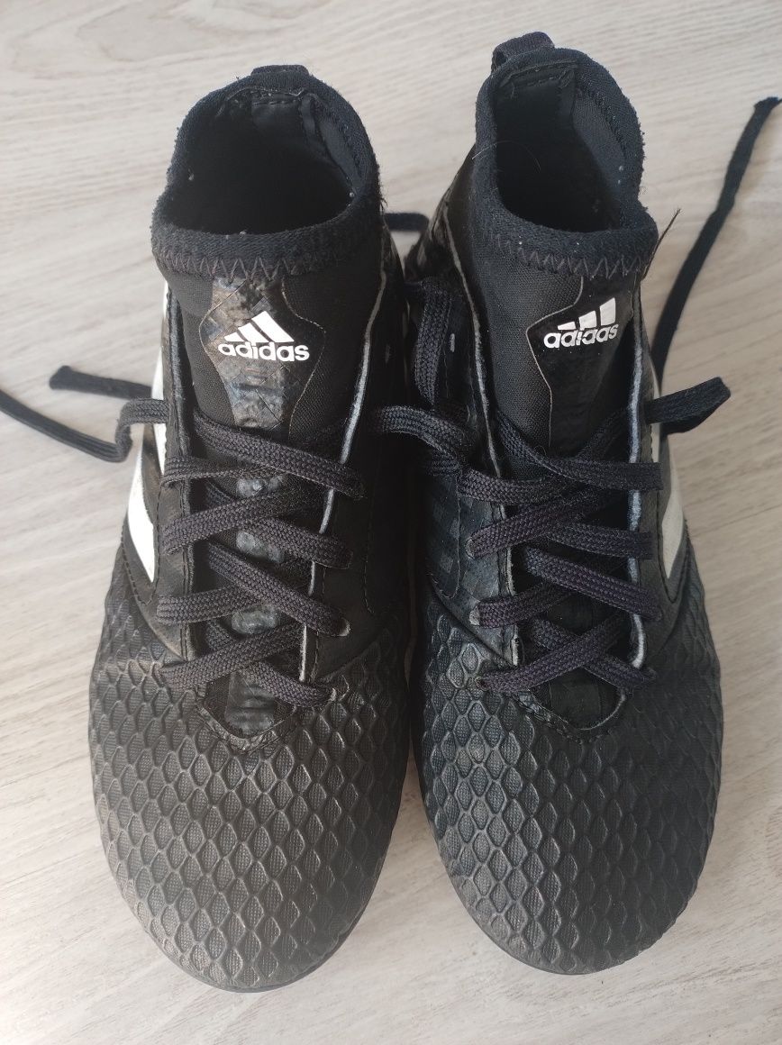 Turfy Adidas r.33