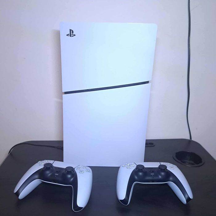 Konsola PS 5 + dwa pady