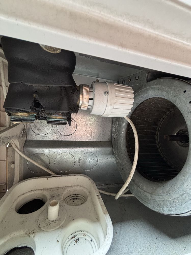 Klimakonwektor naścienny CIAT Major 2 430 CV z grzałką 1200W Okazja!