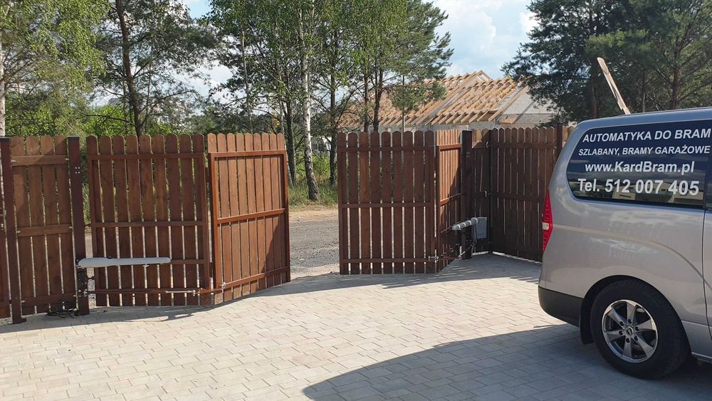 Brama harmonijkowa, łamana, mechanizm składania skrzydeł bramy