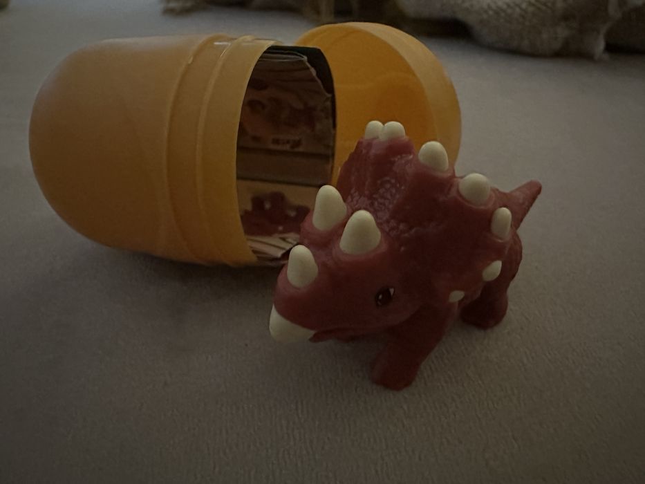 Natoos figurka dinozaura z Kinder Niespodzianki