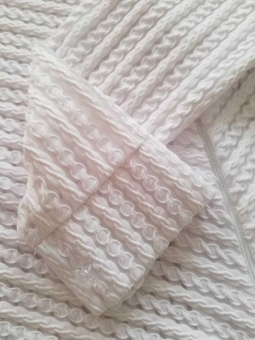 Sprzedam białą dziewczęcą bluzkę