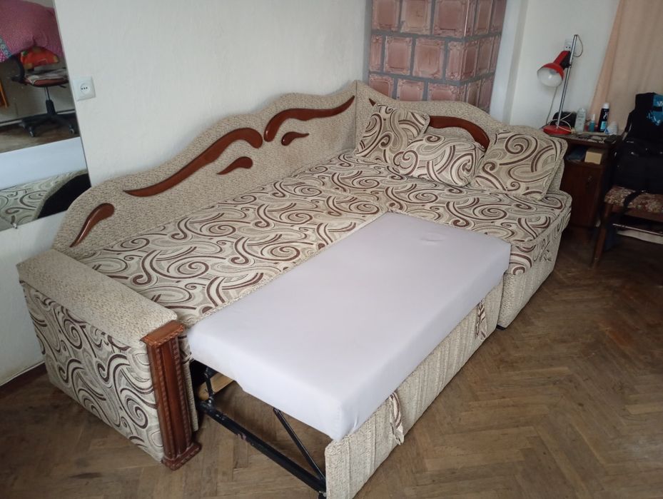 Диван кутовий розкдадний 3000 грн