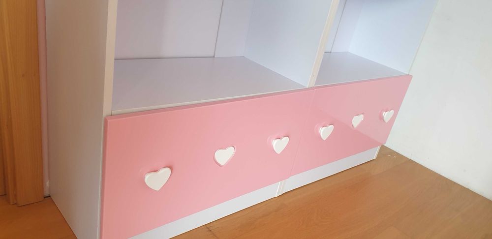 Meble dla dziewczynki biało - różowe  komplet  8 elementów w serca