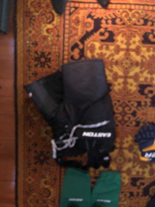 Шлем BAUER хоккейный детский, шорты, наколенники, перчатки и клюшка