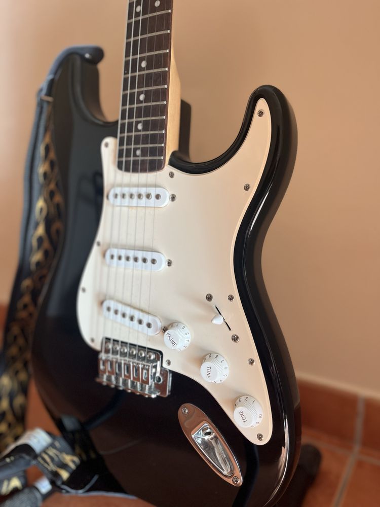 Fender Squier e Behringer PB600